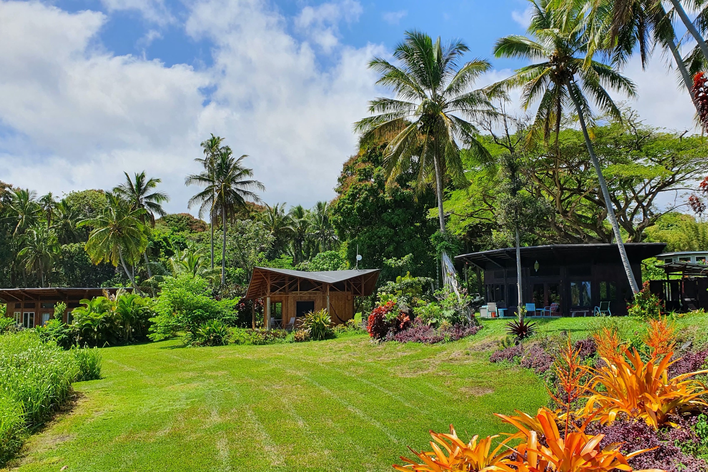 Lush gardens by the Kalani cottages